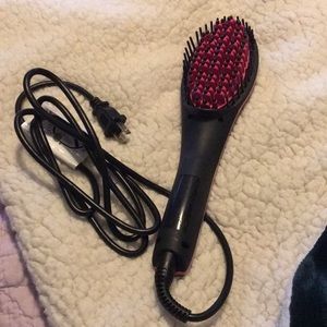 Heat brush straightener